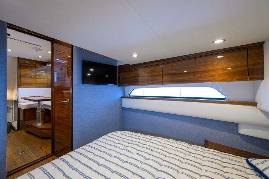 Valhalla 55 - LITTLE KEMOSABE - Master Stateroom