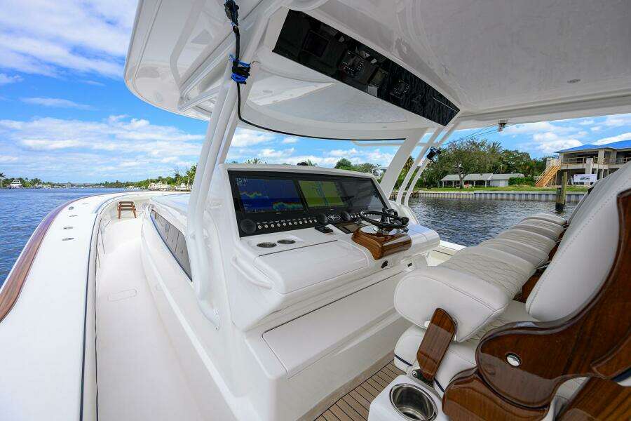 Valhalla 55 - LITTLE KEMOSABE - Helm Station & Seating