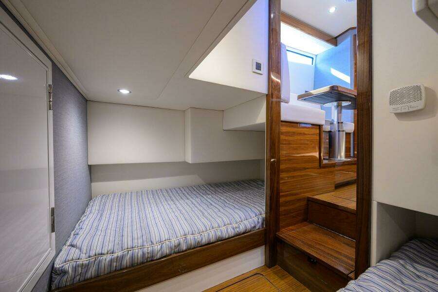 Valhalla 55 - LITTLE KEMOSABE - Guest Stateroom