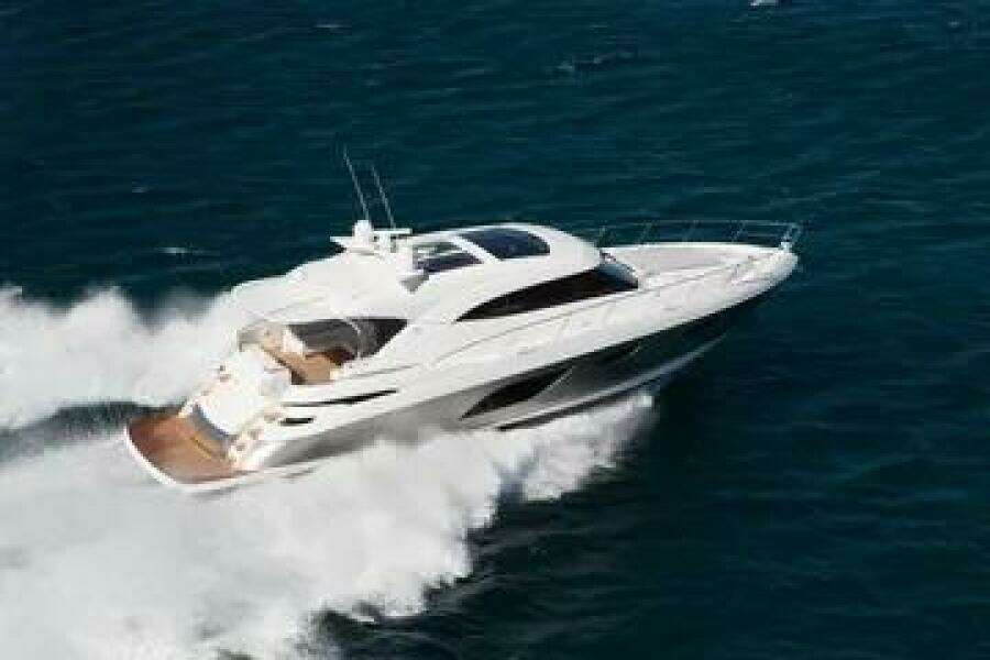 2015 Riviera 6000 Sport Yacht