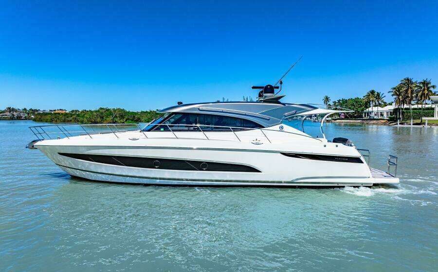 2022 Riviera 5400 Sport Yacht Platinum Edition