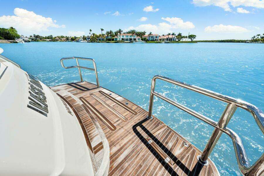 2022 Riviera 5400 Sport Yacht Platinum Edition