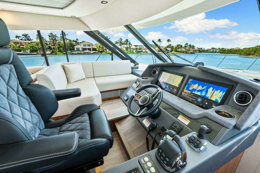 2022 Riviera 5400 Sport Yacht Platinum Edition
