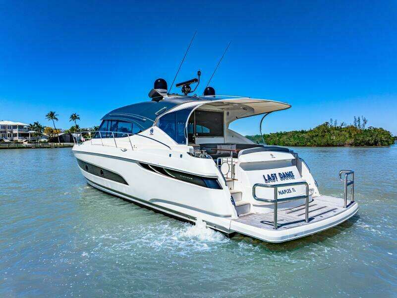 2022 Riviera 5400 Sport Yacht Platinum Edition