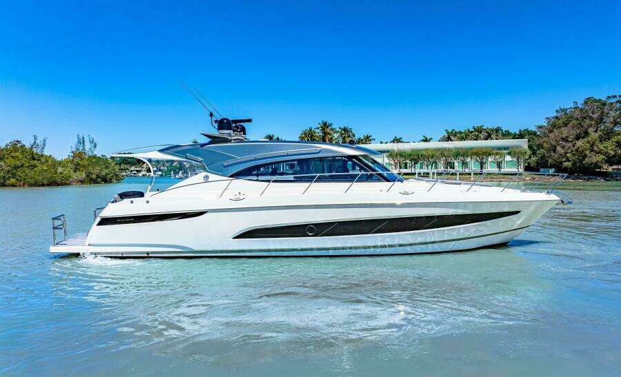 2022 Riviera 5400 Sport Yacht Platinum Edition