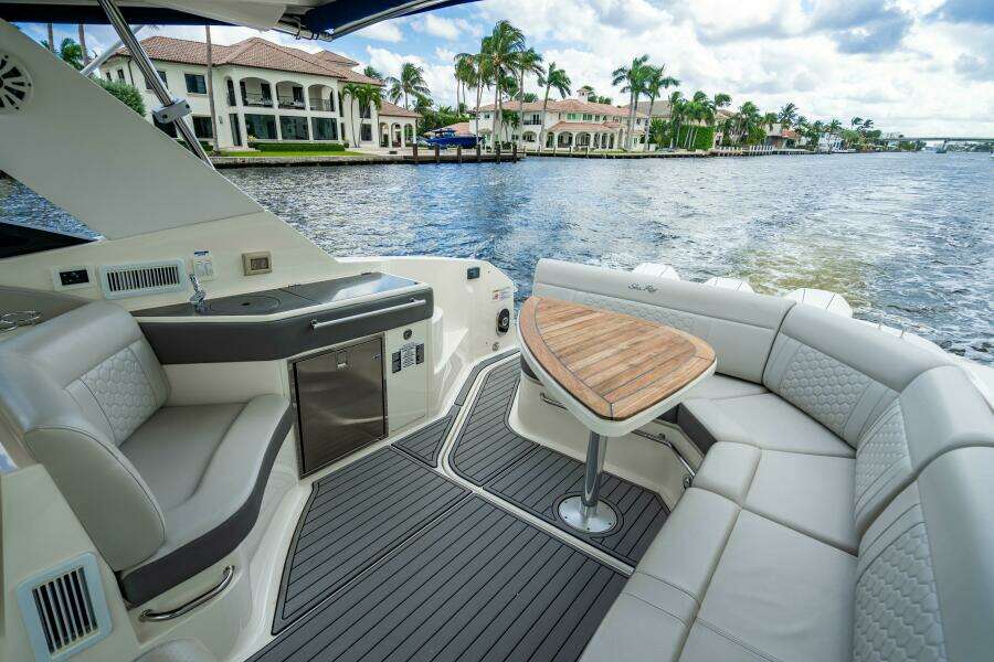 2021 Sea Ray Sundancer 32 Outboard