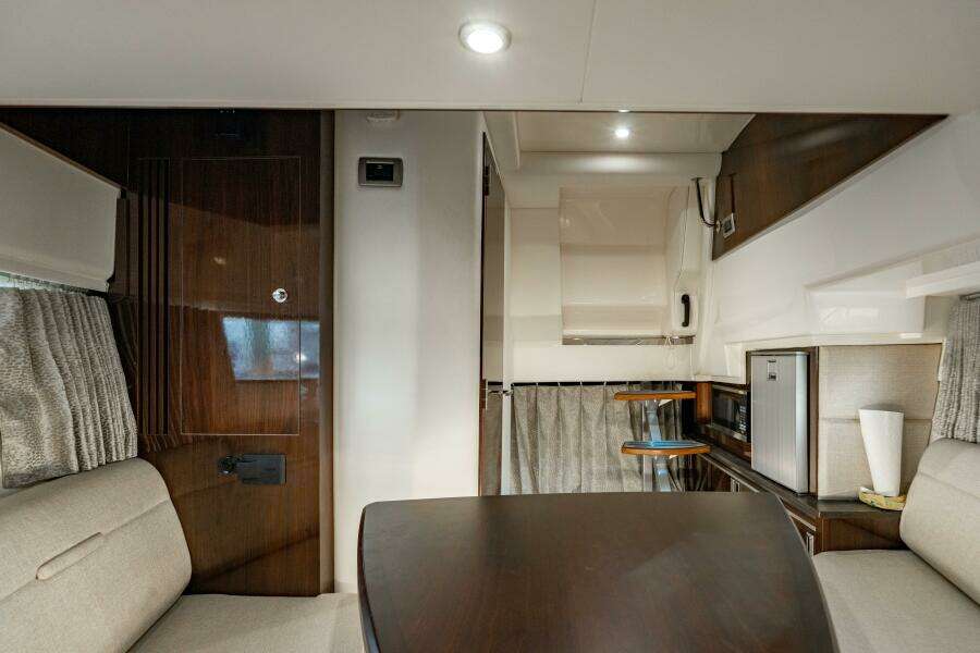 2021 Sea Ray Sundancer 32 Outboard