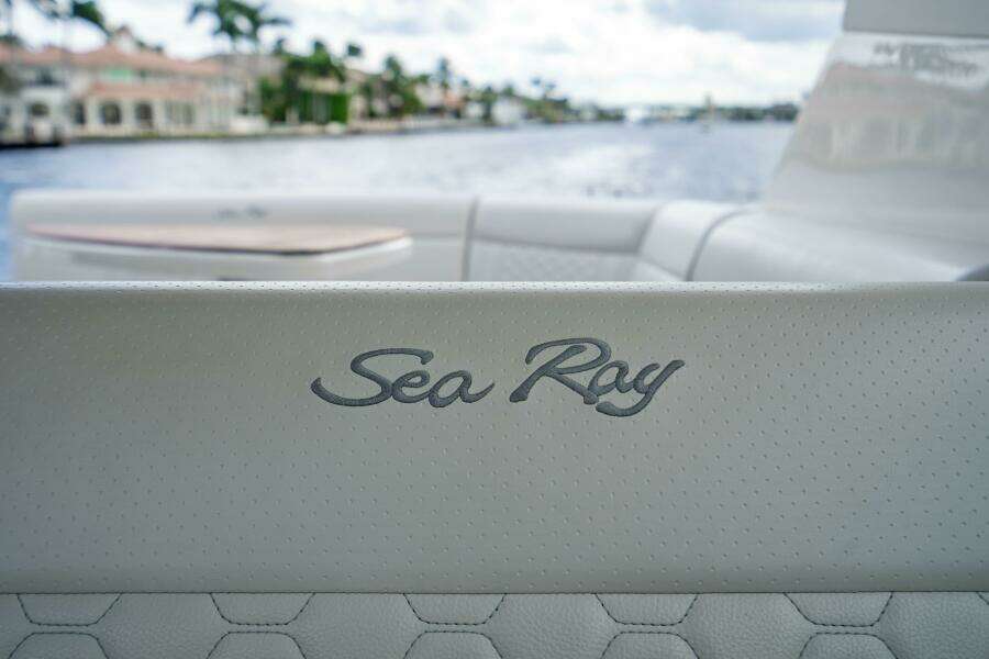 2021 Sea Ray Sundancer 32 Outboard