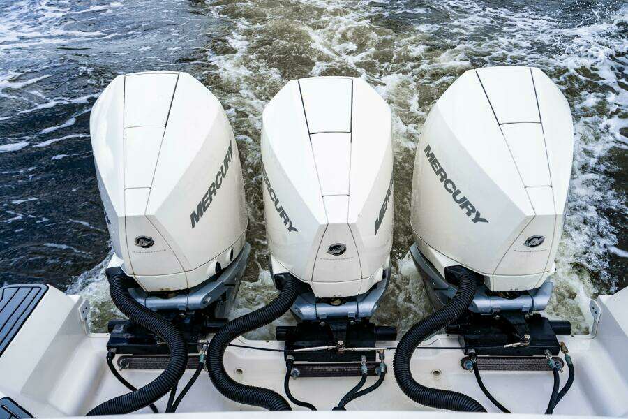 2021 Sea Ray Sundancer 32 Outboard