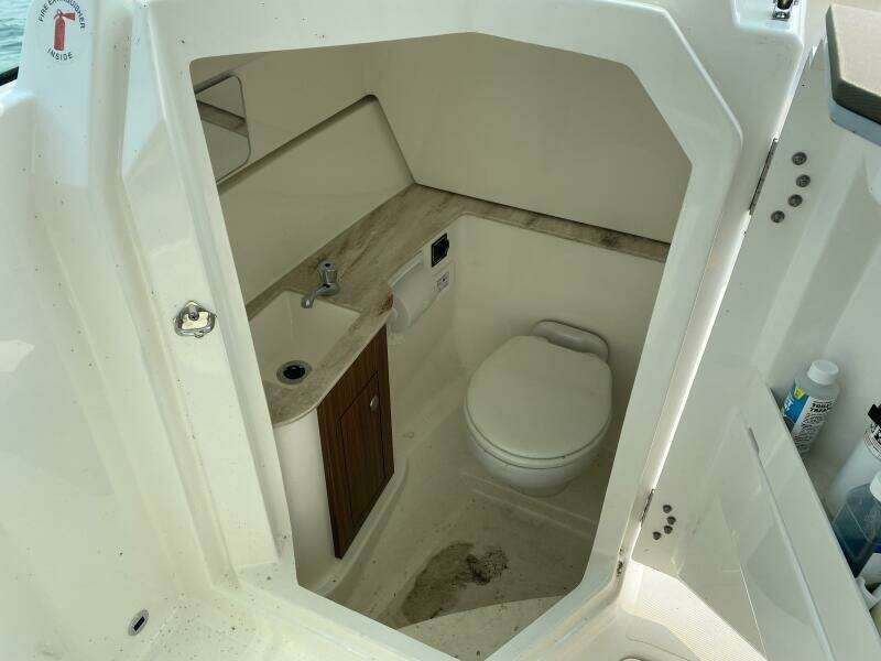 2021 Pursuit 266 Dual Console