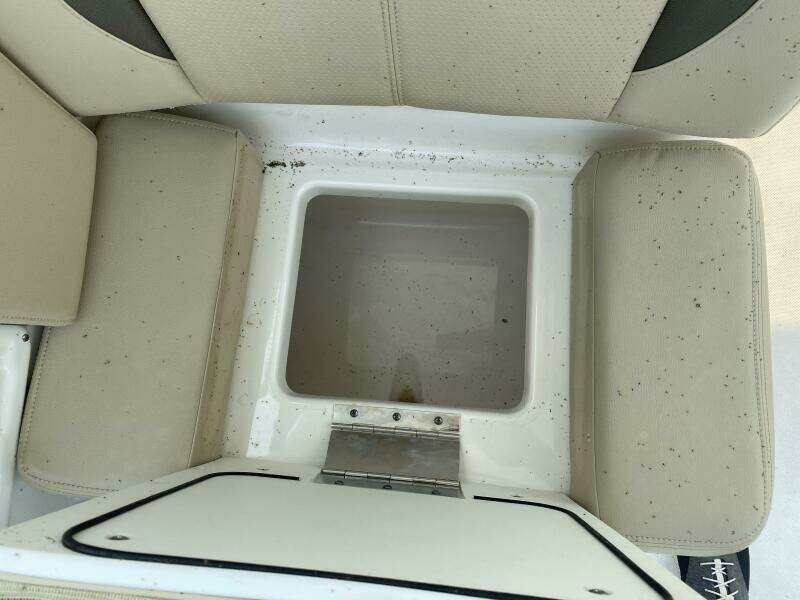 2021 Pursuit 266 Dual Console