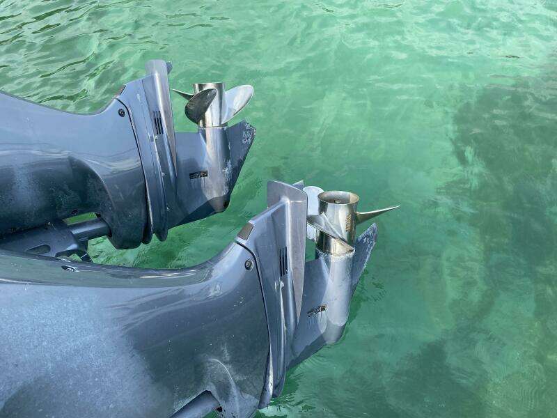 2021 Pursuit 266 Dual Console