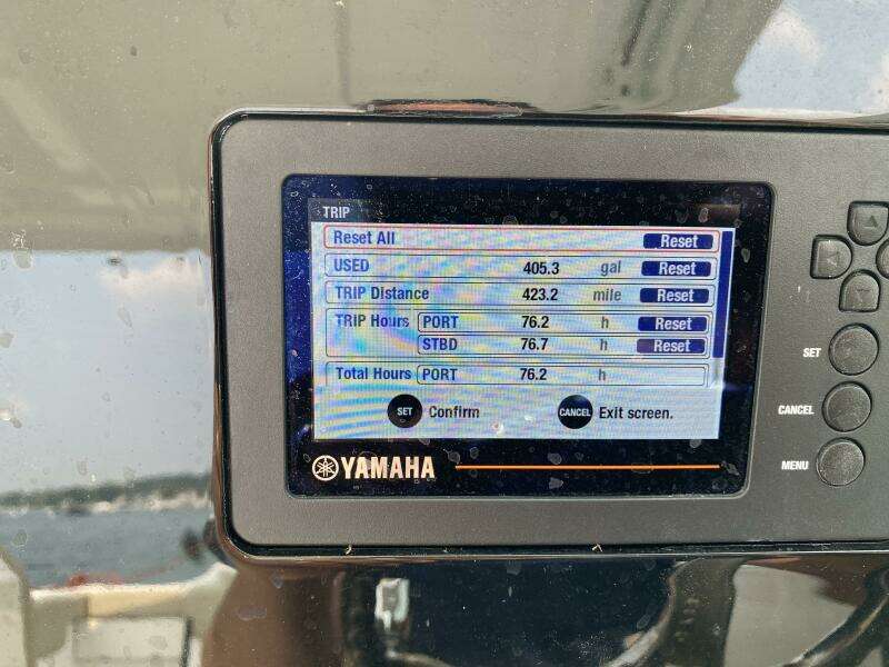 2021 Pursuit 266 Dual Console