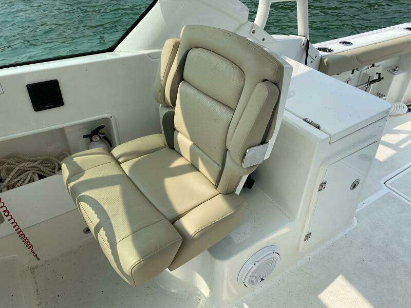 2021 Pursuit 266 Dual Console