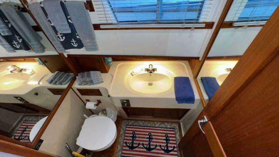 Aft Primary Ensuite Head