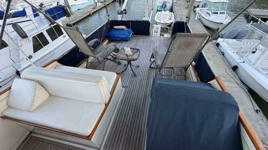 Flybridge Deck Seating looking aft