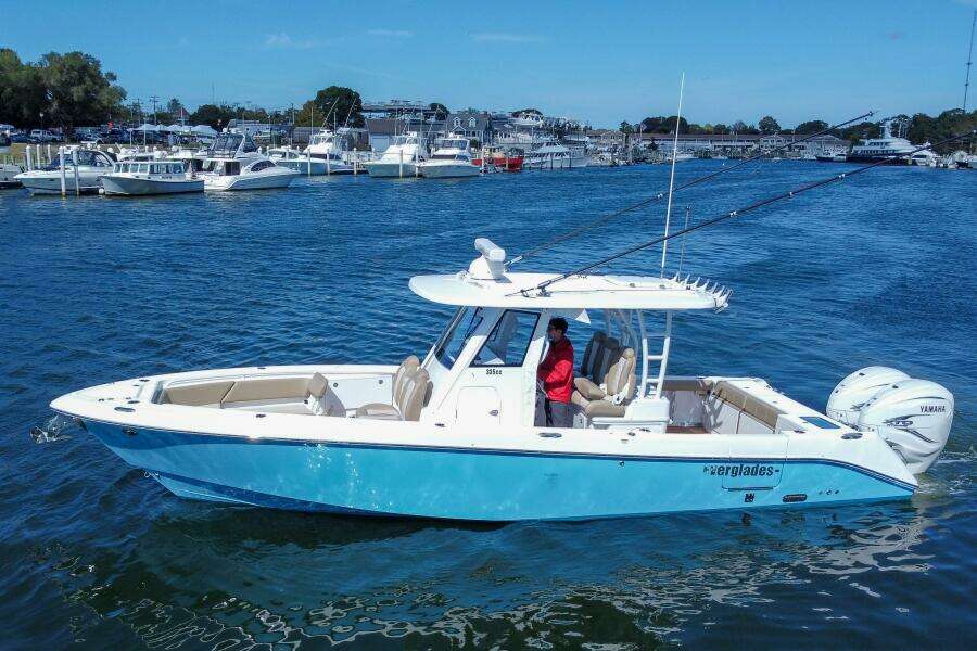 2023 Everglades 335 CC