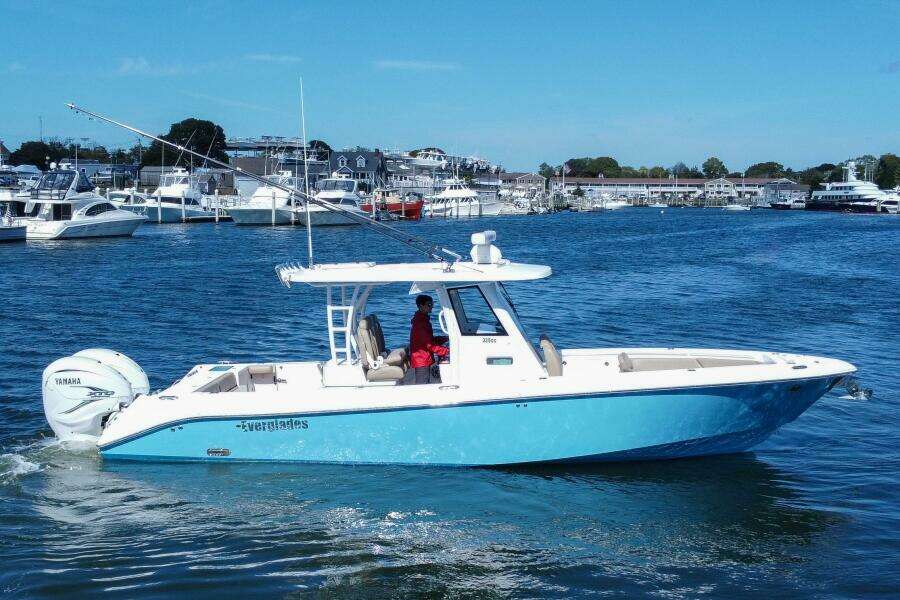2023 Everglades 335 CC