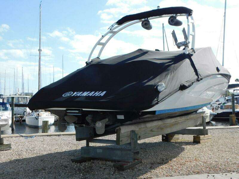 2021 Yamaha Boats AR210