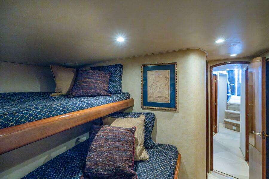 Viking 52 QUALIFIER - Forward Stateroom