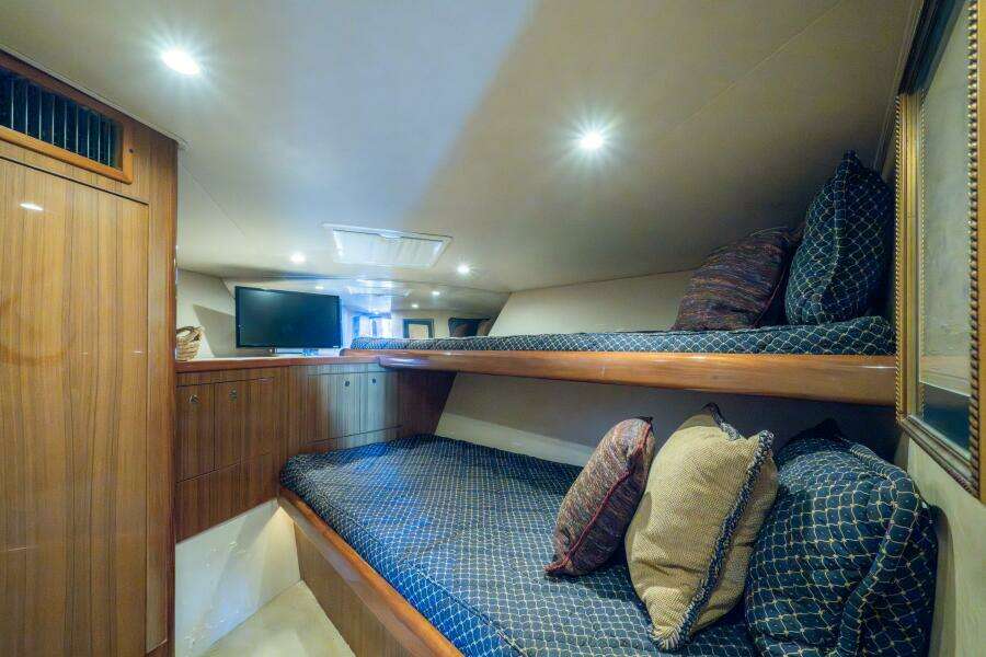 Viking 52 QUALIFIER - Forward Stateroom