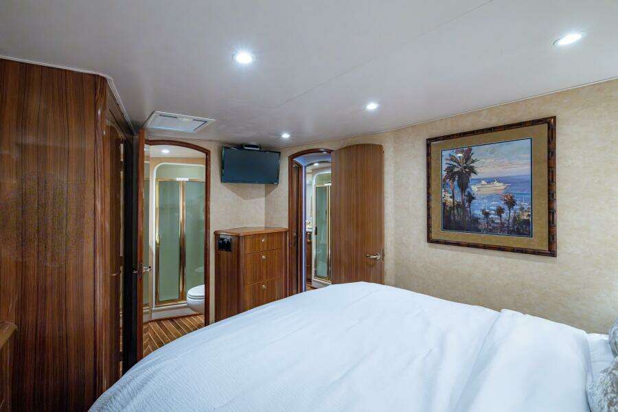 Viking 52 QUALIFIER - Master Stateroom