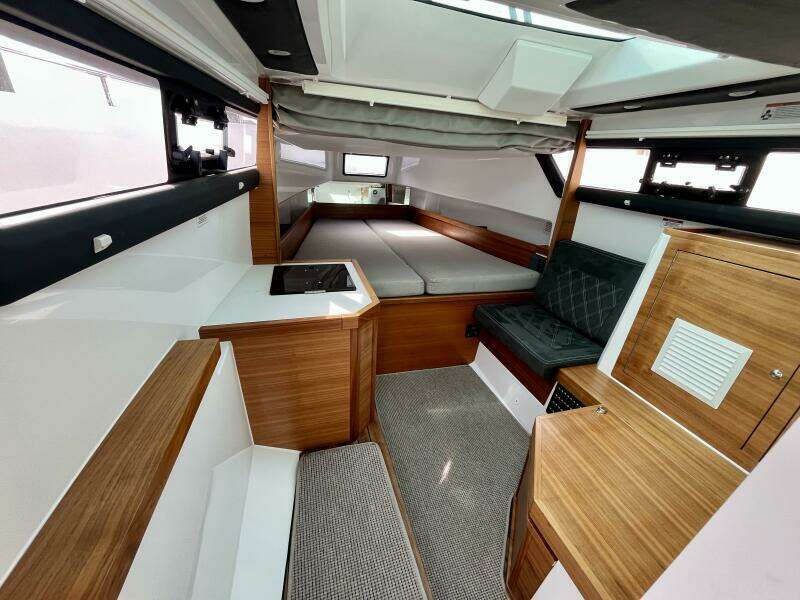 2018 Axopar 37 Sport Cabin R