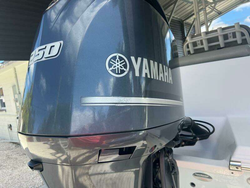 2021 Sportsman 232 Platinum Center Console