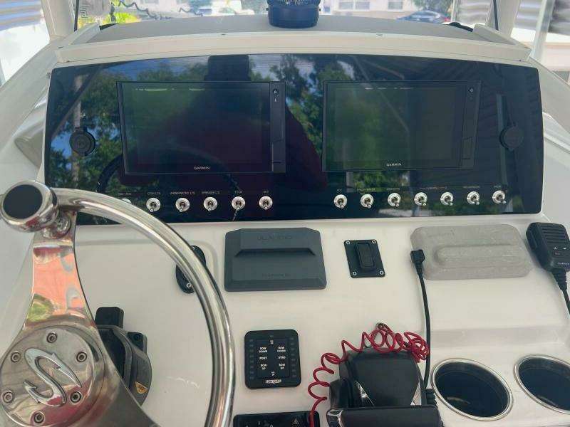 2021 Sportsman 232 Platinum Center Console