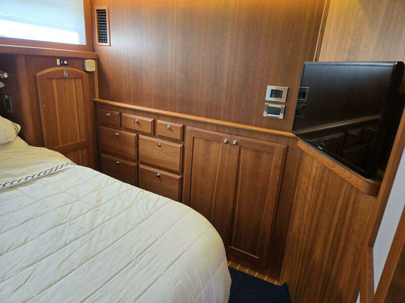 2017 Sabre 48 Flybridge