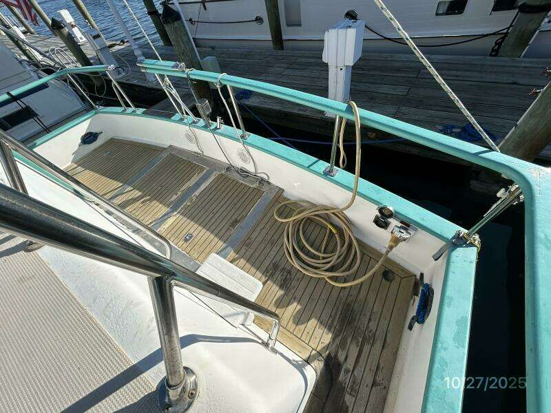 38' Marine Trader aftdeck1