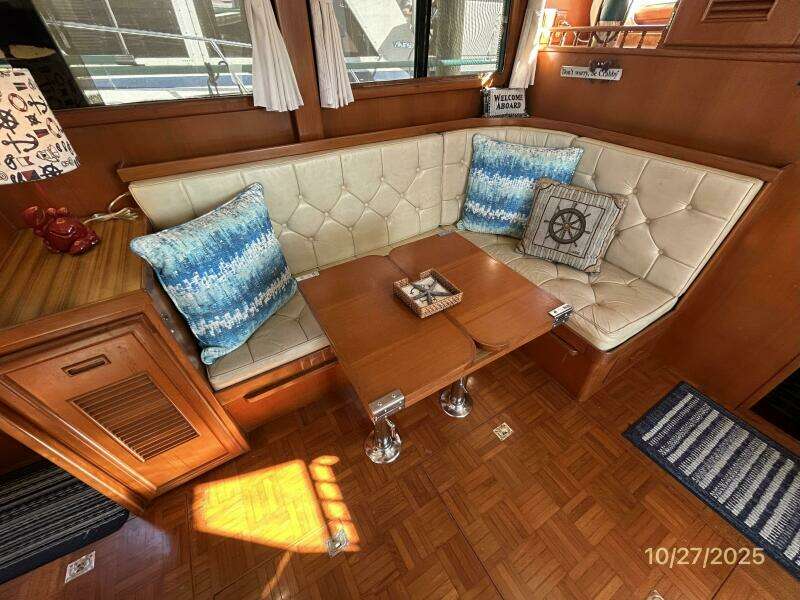38' Marine Trader salon starboard aft seating
