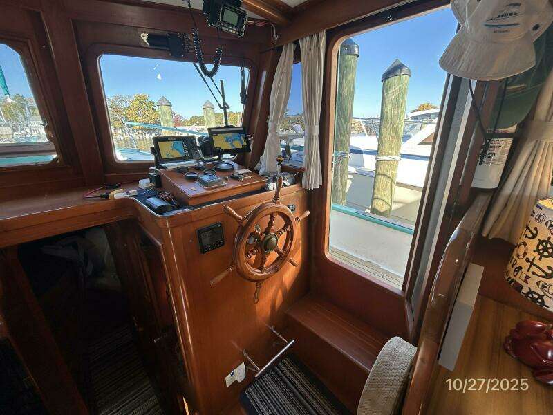 38' Marine Trader lower helm1