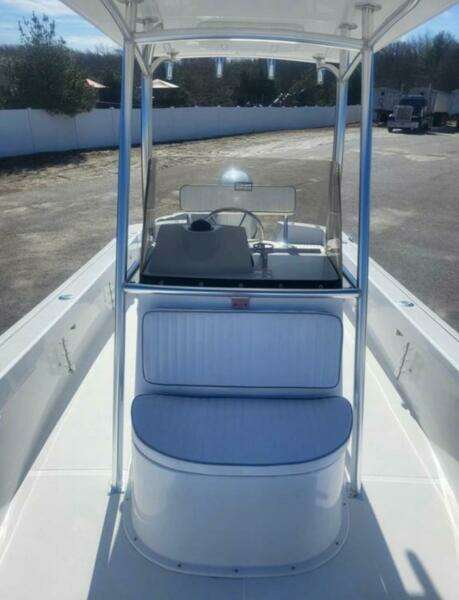 2024 Maritime 233 Defiant