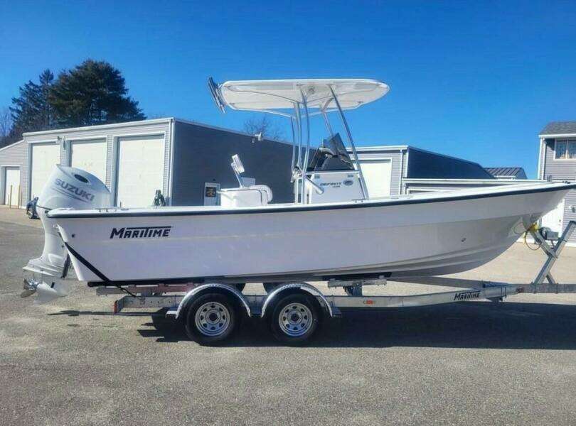 2024 Maritime 233 Defiant