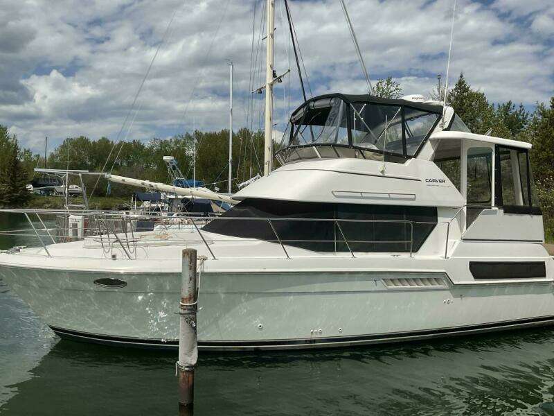 1998 Carver 355 Aft Cabin