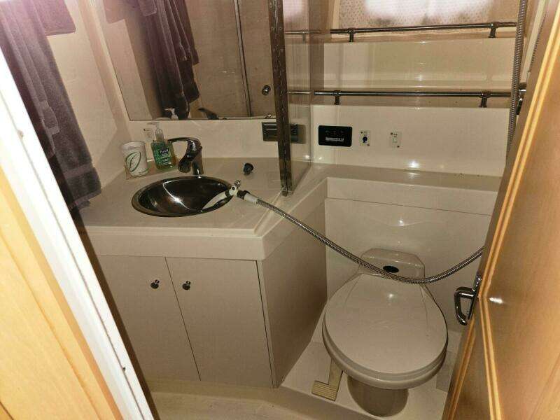 1998 Carver 355 Aft Cabin