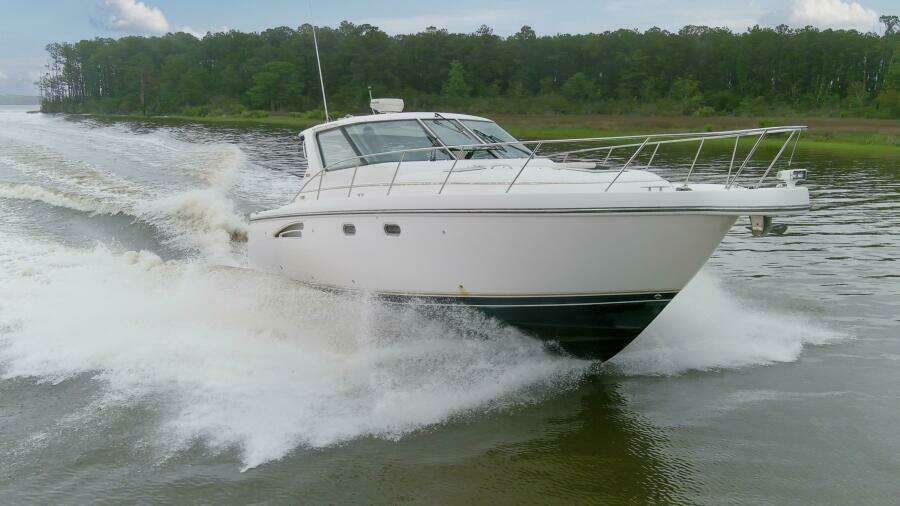 2005 3600 Tiara _Forever Friday_ Exterior (16)