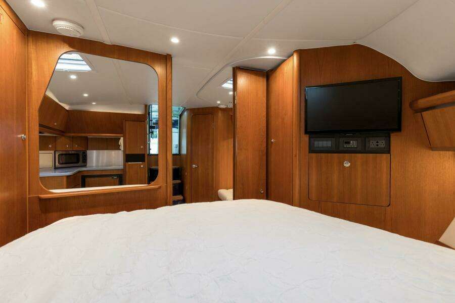 2005 3600 Tiara _Forever Friday_ Master Stateroom (1)