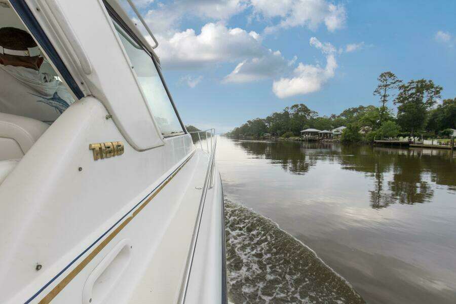 2005 3600 Tiara _Forever Friday_ Exterior Starboard