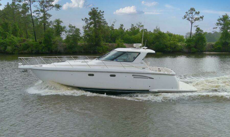 2005 3600 Tiara _Forever Friday_ Exterior (5)