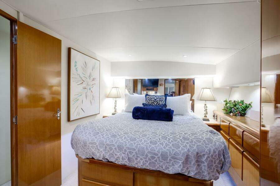 1998 Viking 58 Convertible