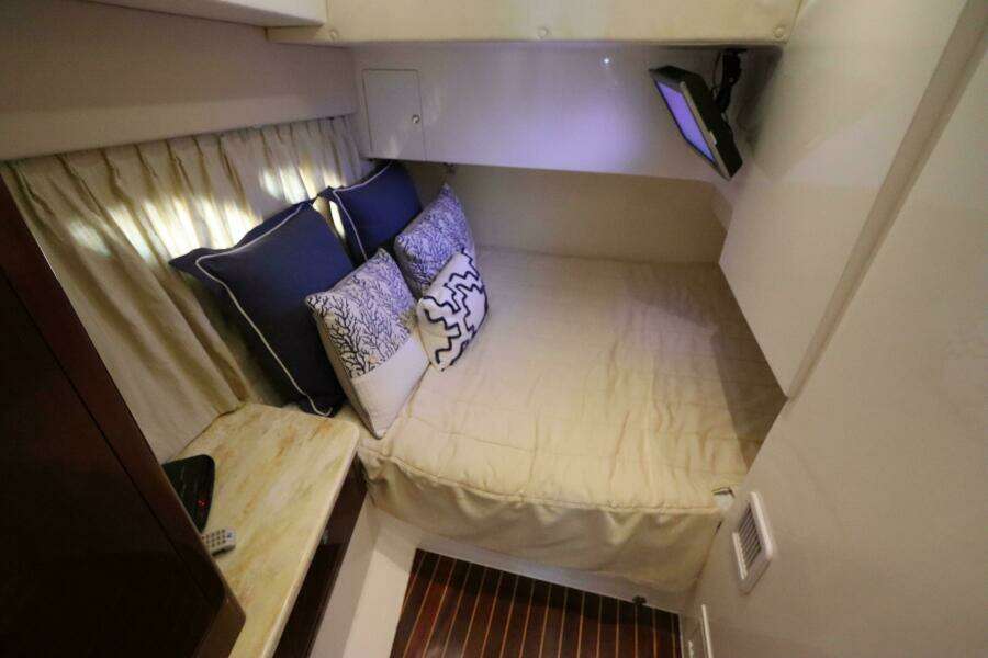 2012 Intrepid 430 Sport Yacht