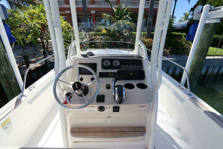 2019 Boston Whaler 210 Montauk