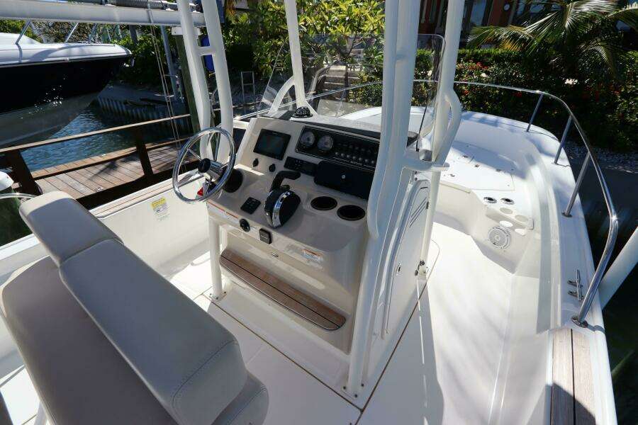 2019 Boston Whaler 210 Montauk