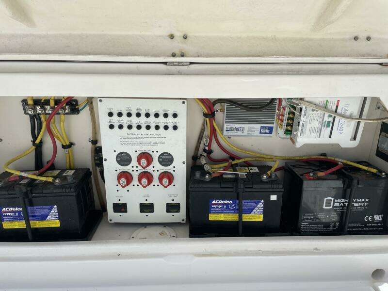 2013 Robalo R305 Walkaround