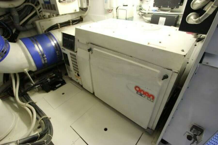 2004 Hatteras 60 Convertible