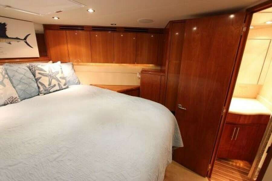 2004 Hatteras 60 Convertible