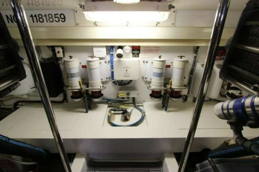 2004 Hatteras 60 Convertible