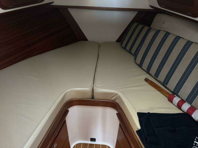 2001 Legacy Yachts Express